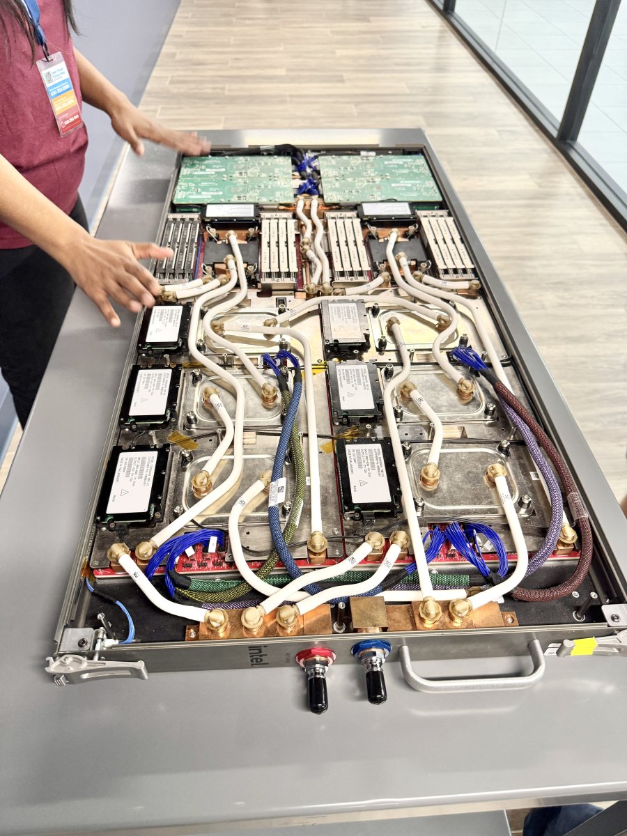 Aurora_supercomputer_blade_IMG_8445 Aurora_supercomputer_blade_IMG_8445